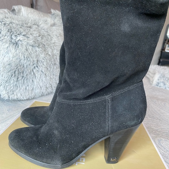 LIKE NEW! Michael Kors Divia Boots. Black Suede. Size 6 - Picture 2 of 5